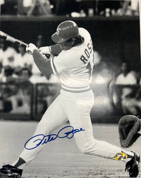 Cincinnati Reds Pete Rose Signed b/w 8x10 with STAT COA