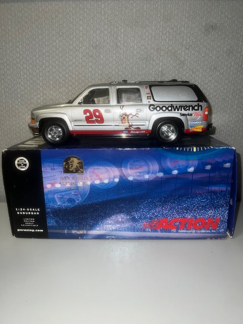 Kevin Harvick #29 GM Goodwrench Service Plus Looney Tunes 2001 Slammed Suburban *SEE DESCRIPTION*