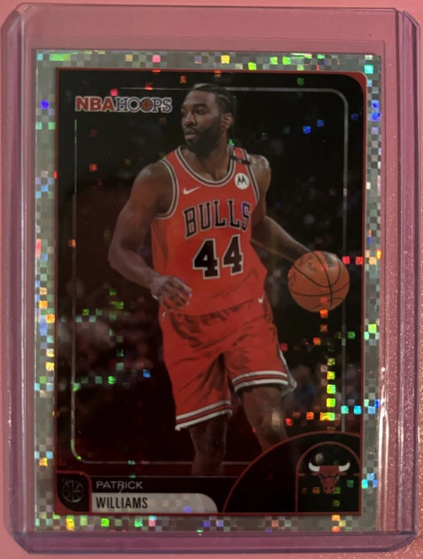 Topps 2025-26 Patrick Williams Chicago Bulls #38 Holofoil Parallel