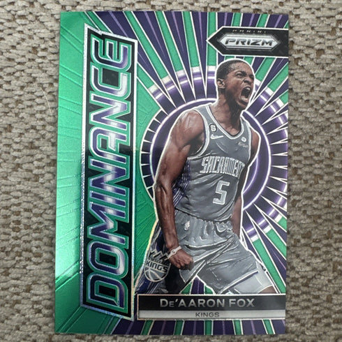 2023-24 Panini Prizm - Dominance Green Prizm #17 De'Aaron Fox