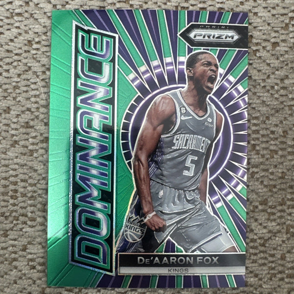 2023-24 Panini Prizm - Dominance Green Prizm #17 De'Aaron Fox