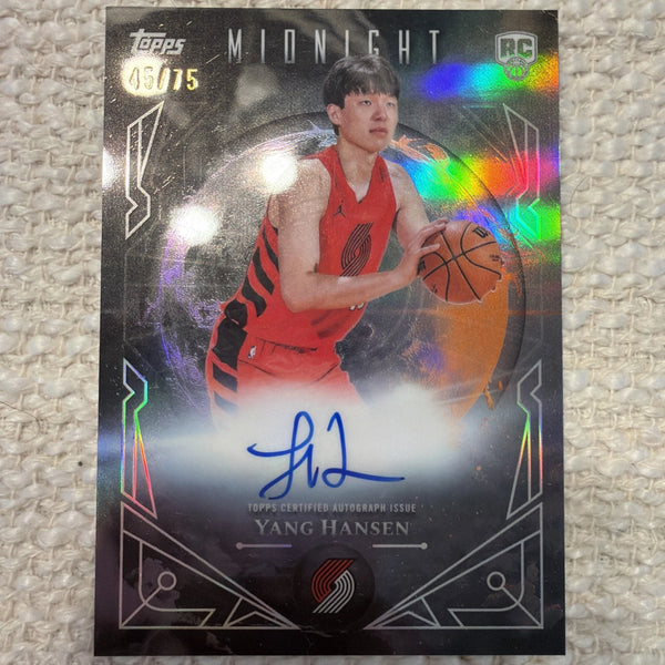 2025-26 Topps Midnight Yang Hansen Midnight Signature ROOKIE AUTO Blazers /75